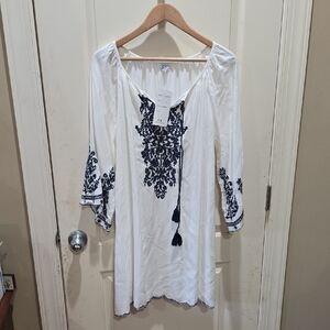 Chic White and Black Embroidered Women's Tunic